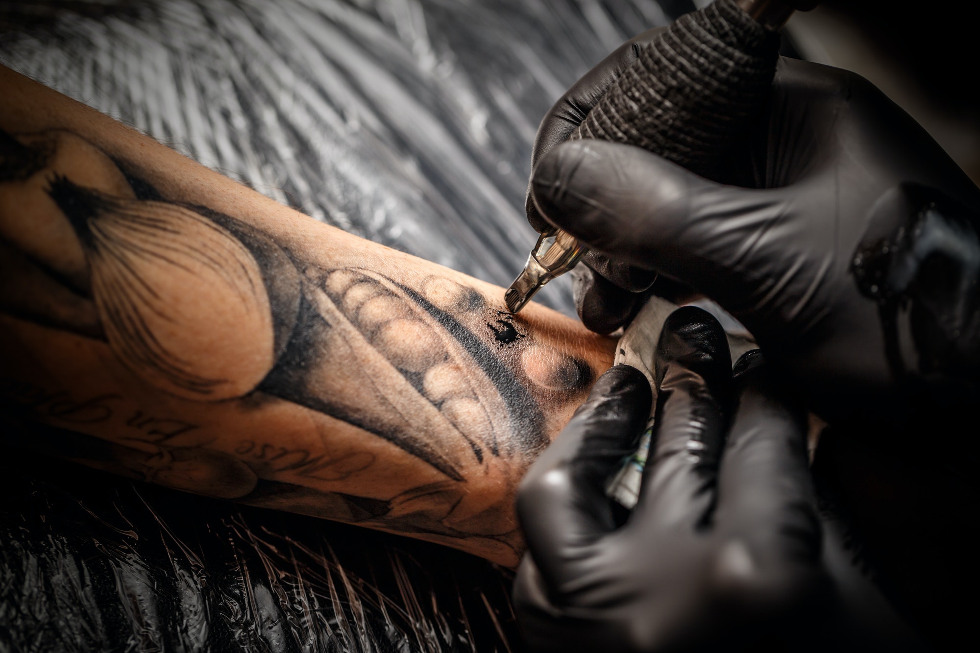 professional-tattoo-artist-4.jpg